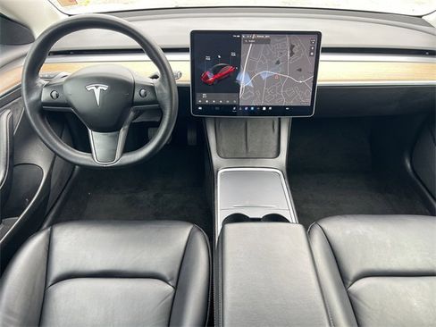 Used 2022 Tesla Model 3 Standard Range image 4