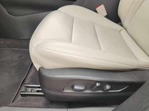 Used 2022 Cadillac XT4 Premium Luxury w/ Cold Weather Package image 18