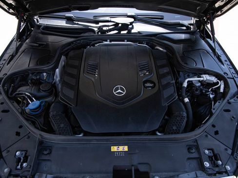 Used 2020 Mercedes-Benz S 560 Sedan image 23