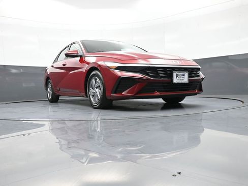 Certified 2024 Hyundai Elantra SE FWD image 27