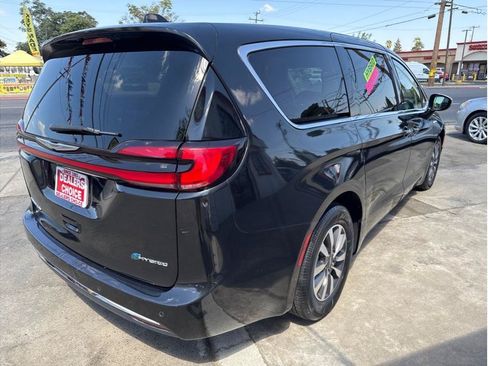 Used 2023 Chrysler Pacifica Limited FWD image 12