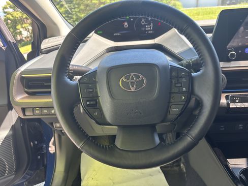 Used 2023 Toyota Prius XLE FWD image 18