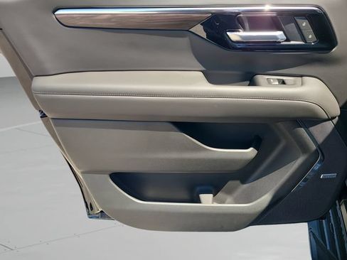 New 2026 Chevrolet Suburban LT w/ Comfort Package RWD image 19