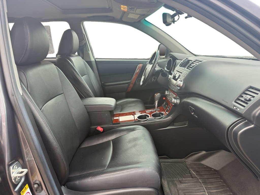 Used 2012 Toyota Highlander Limited w/ Tow Pkg AWD/4WD image 12