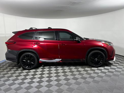 Used 2023 Toyota Highlander XSE FWD image 4