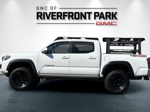 Used 2020 Toyota Tacoma TRD Off-Road AWD/4WD image 6
