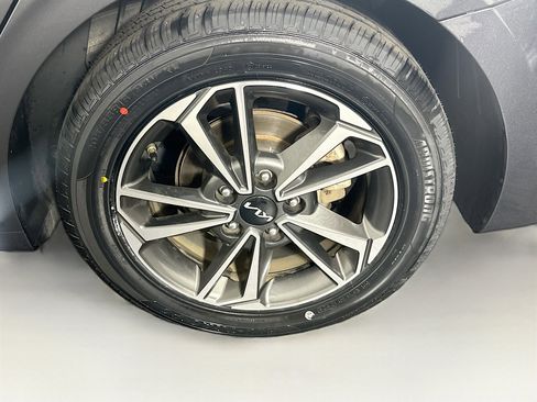 Used 2023 Kia Forte LXS image 11