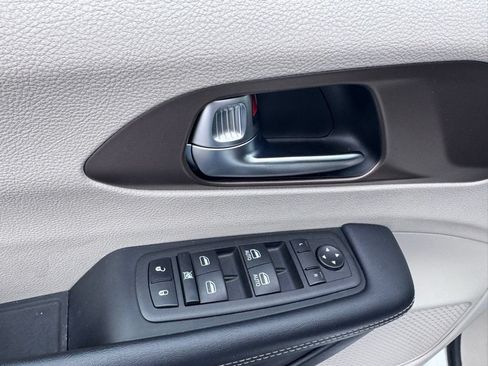 Used 2023 Chrysler Voyager LX FWD image 13