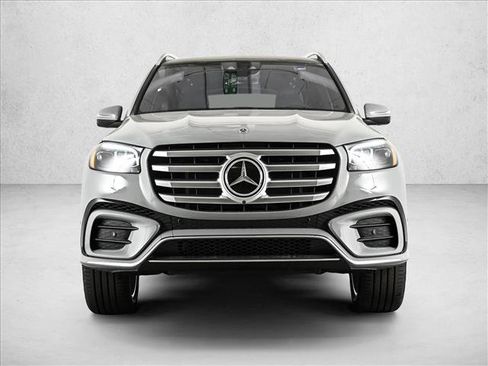 New 2026 Mercedes-Benz GLS 580 4MATIC image 2