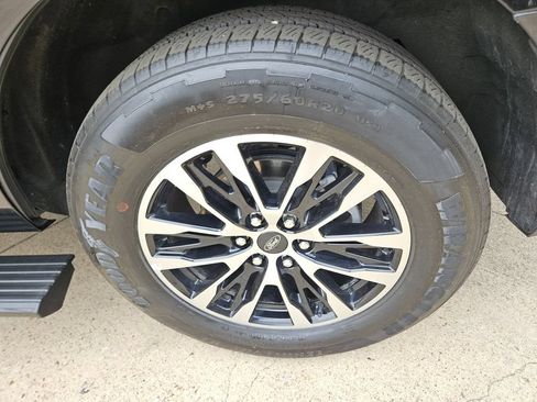 Used 2025 Ford Expedition Platinum AWD/4WD image 23