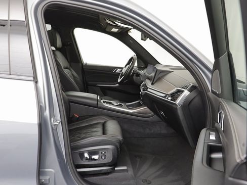 Certified 2024 BMW X7 xDrive40i w/ M Sport Package image 20