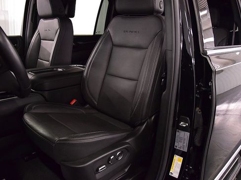 Used 2024 GMC Yukon XL Denali w/ Advanced Technology Package image 27