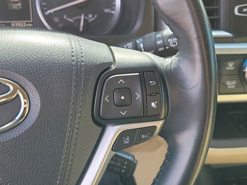 Certified 2018 Toyota Highlander XLE image 23