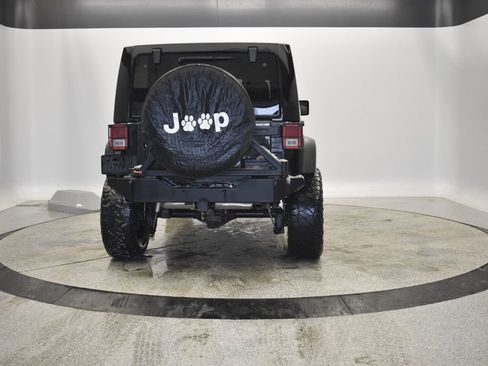 Used 2013 Jeep Wrangler Unlimited Sahara image 8