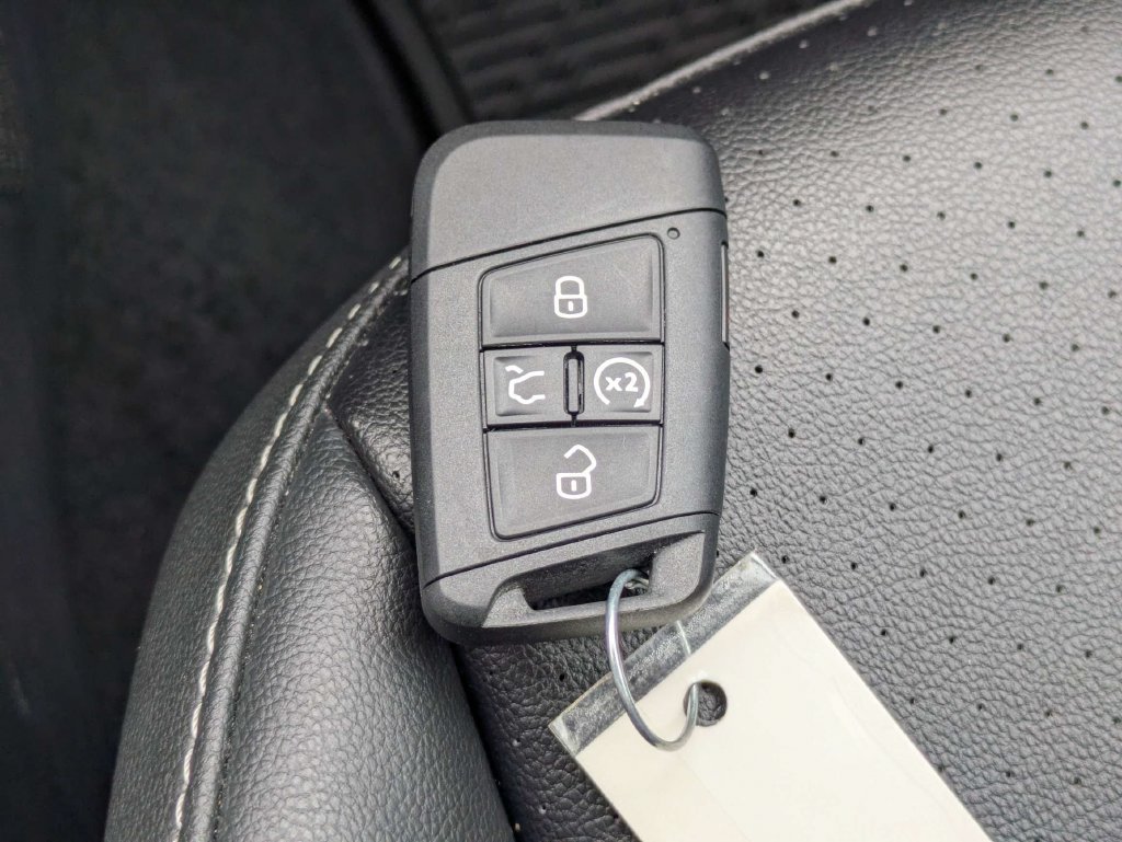 Certified 2024 Volkswagen Tiguan SE R-Line FWD image 34