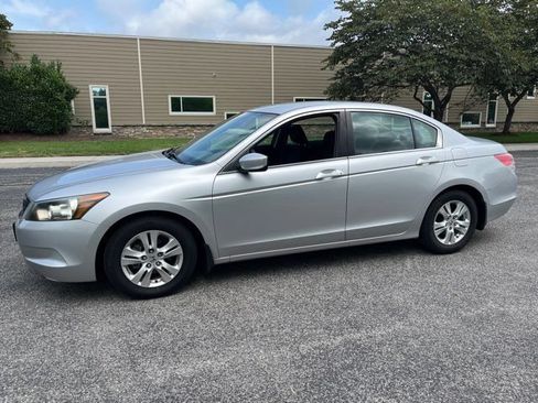 Used 2010 Honda Accord LX-P image 2