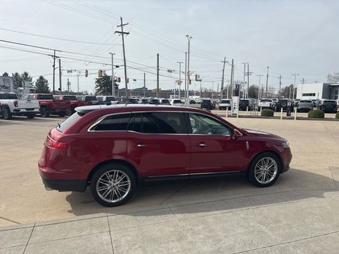 Used 2018 Lincoln MKT AWD w/ Technology Package image 3