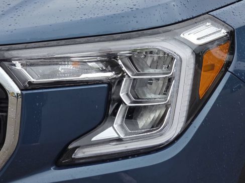 Certified 2024 GMC Terrain SLE w/ Driver Convenience Package FWD image 33