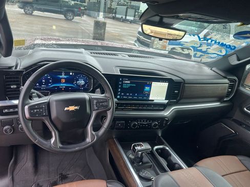Used 2023 Chevrolet Silverado 1500 High Country w/ High Country Premium Package RWD image 10