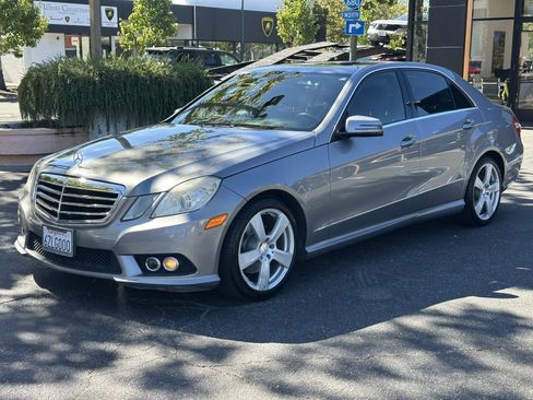 Used 2010 Mercedes-Benz E 350 Sedan image 3