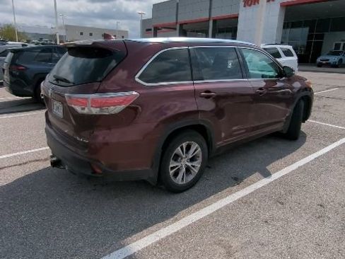 Used 2015 Toyota Highlander XLE image 10