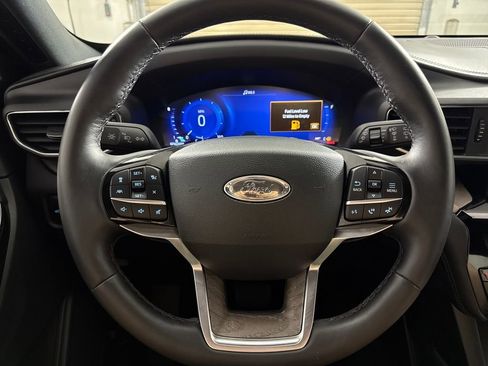 Used 2023 Ford Explorer Platinum w/ Technology Package image 13
