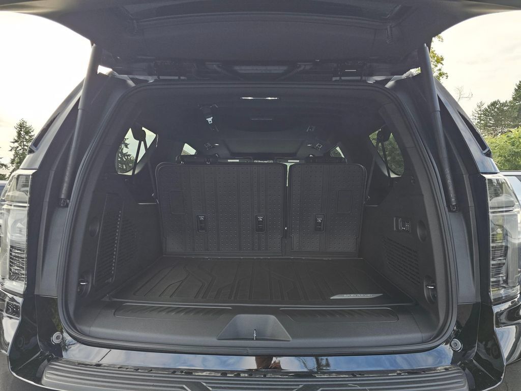New 2026 Chevrolet Suburban LT w/ Comfort Package AWD/4WD image 18