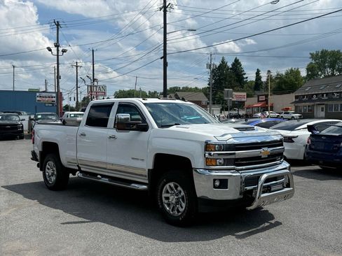 Used 2019 Chevrolet Silverado 2500 LTZ w/ Duramax Plus Package AWD/4WD image 4