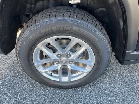 New 2025 Jeep Grand Cherokee image 9