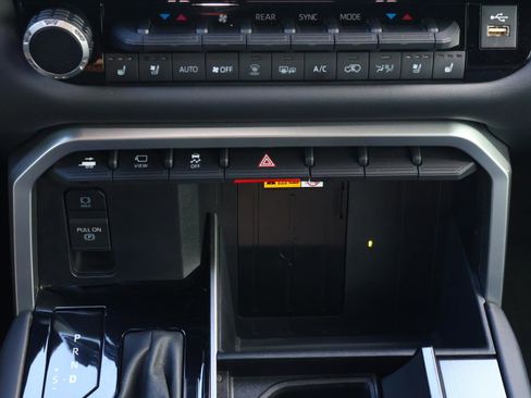 Used 2024 Toyota Sequoia Platinum image 29