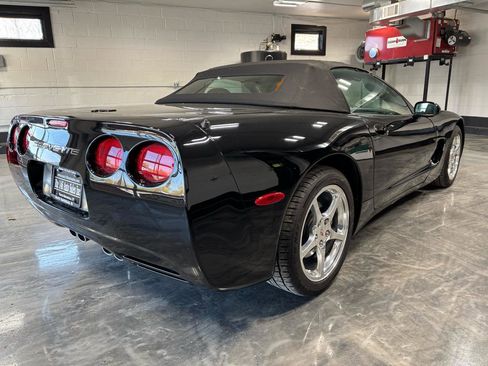 Used 2004 Chevrolet Corvette Convertible w/ Preferred Equipment Group RWD image 10