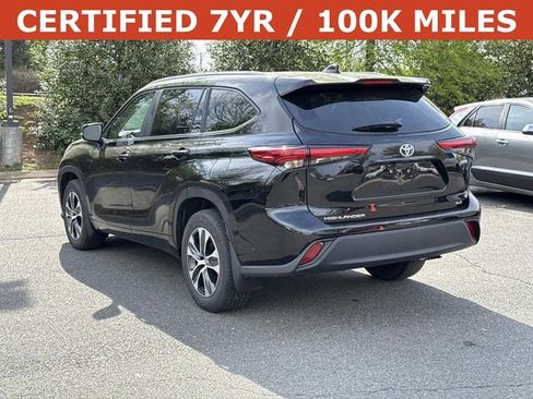 Used 2023 Toyota Highlander XLE image 4