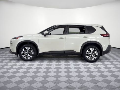 Used 2023 Nissan Rogue SV FWD image 2