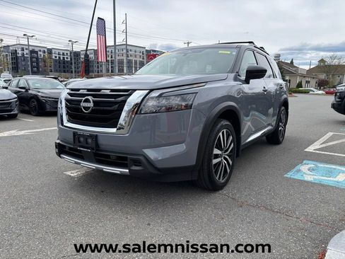 Used 2025 Nissan Pathfinder Platinum w/ Cargo Package AWD/4WD image 3