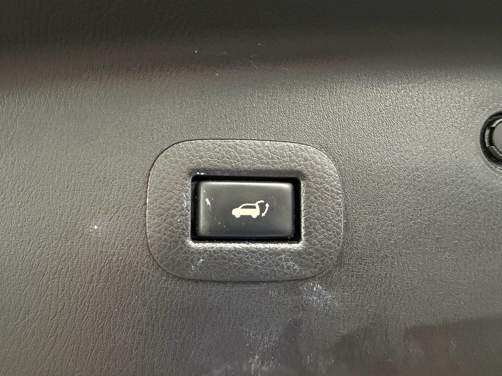 Used 2017 Nissan Armada SV w/ Driver Package RWD image 19
