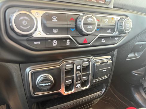 Used 2021 Jeep Gladiator Overland w/ Popular Equipment Package AWD/4WD image 23