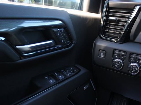 Used 2024 GMC Sierra 2500 AT4 w/ AT4 Premium Plus Package image 25