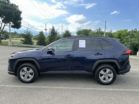 Used 2022 Toyota RAV4 XLE w/ Convenience Package AWD/4WD image 2