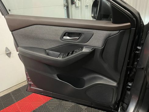 Used 2021 Nissan Rogue SV AWD/4WD image 24