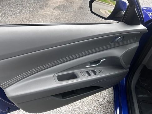 Used 2025 Hyundai Elantra SEL FWD image 11