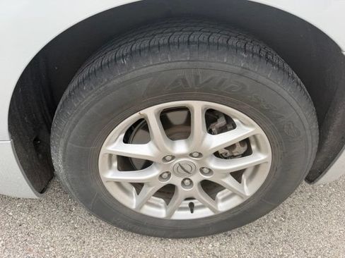 Used 2023 Chrysler Pacifica Touring-L FWD image 13
