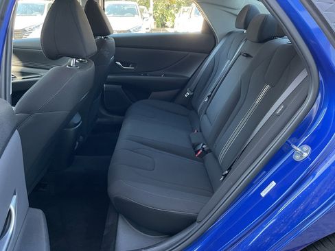 Used 2025 Hyundai Elantra SEL image 15