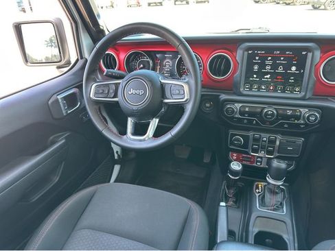 Used 2022 Jeep Wrangler Unlimited Rubicon w/ Xtreme Recon 35" Tire Package AWD/4WD image 13