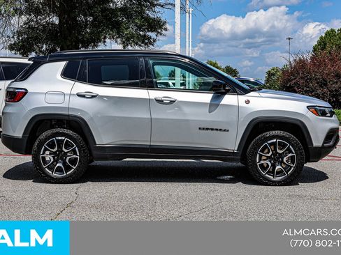 Used 2024 Jeep Compass Trailhawk AWD/4WD image 11