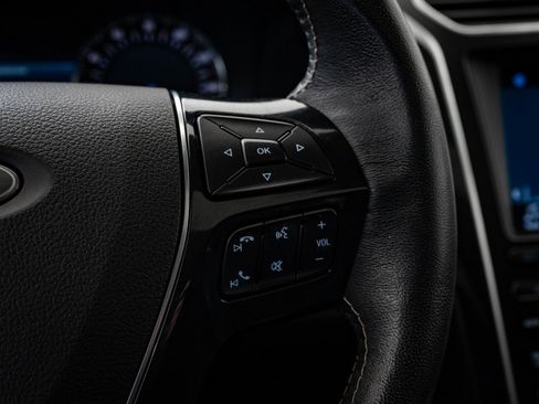 Used 2017 Ford Explorer Platinum image 32