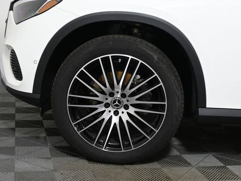 Certified 2025 Mercedes-Benz GLC 300 4MATIC image 11