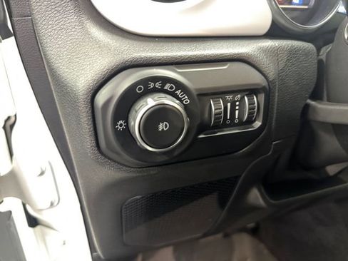 Used 2021 Jeep Wrangler Unlimited Islander AWD/4WD image 3