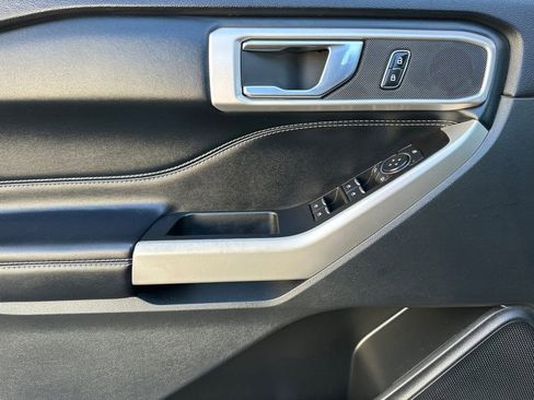 Used 2022 Ford Explorer XLT image 13