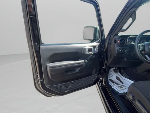 Used 2026 Jeep Gladiator Mojave AWD/4WD image 10