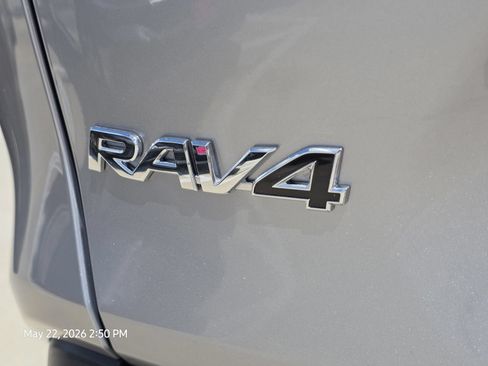 Used 2020 Toyota RAV4 XLE FWD image 10